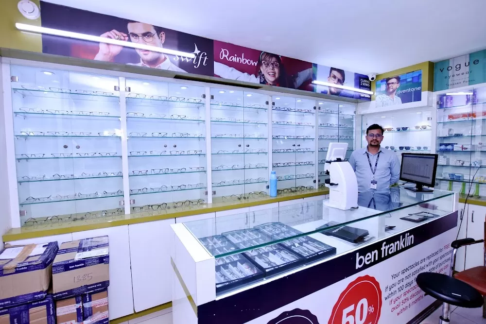 Puru Eye Hospital - Photo 5