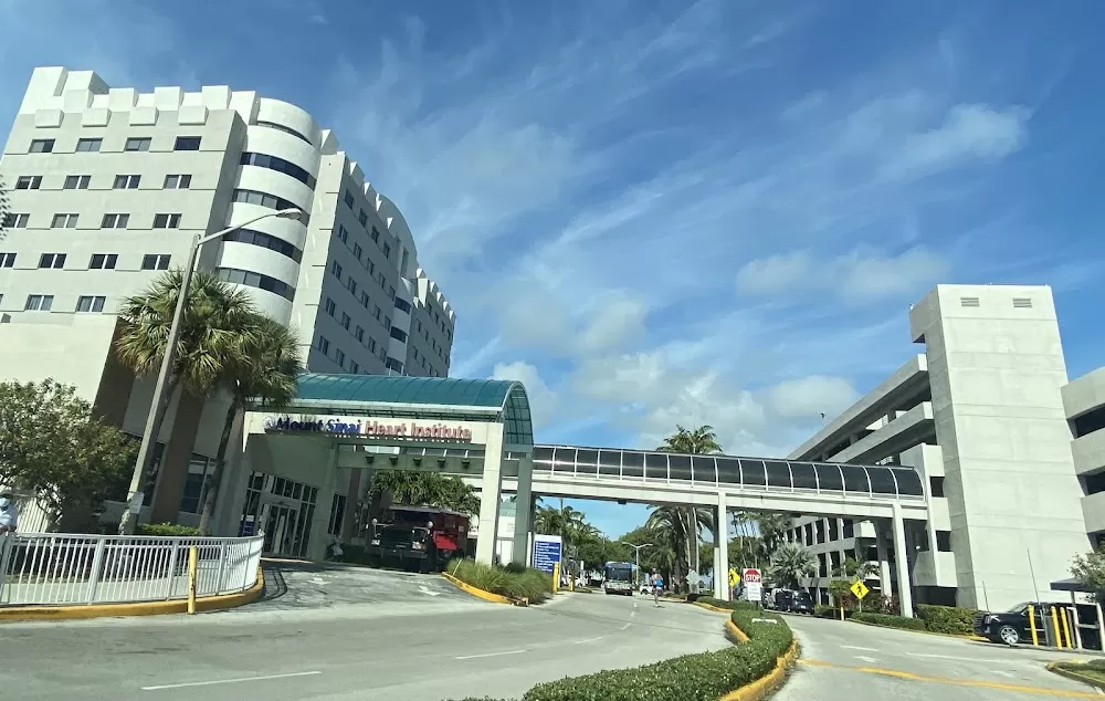 Mount Sinai Medical Center - Photo 5