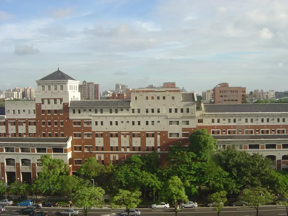 National Cheng Kung University Hospital - Photo 8