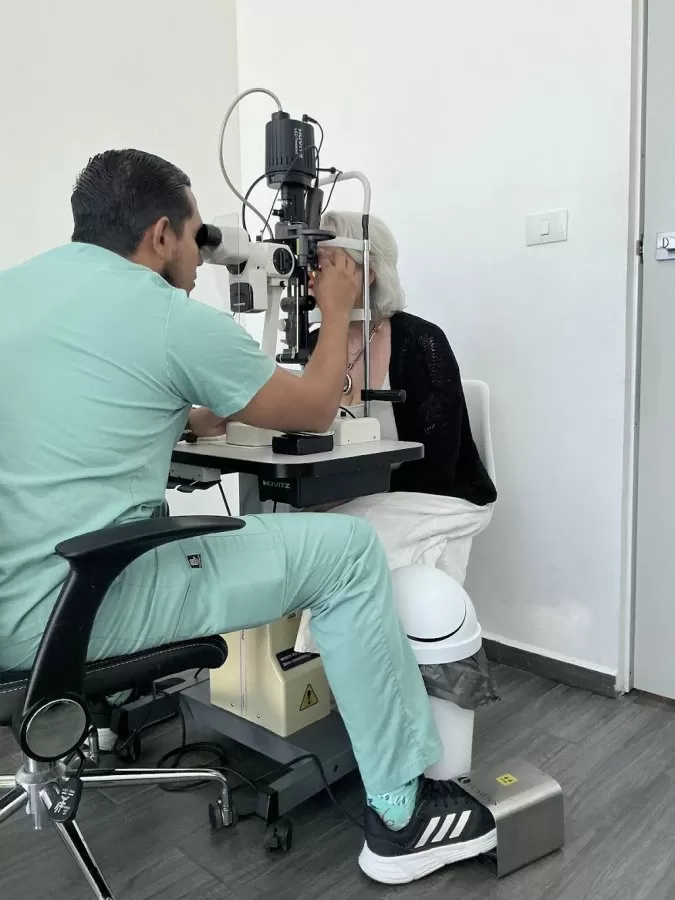 Oftalmólogo en Cancún | Dr Mario Riquelme | Enfoca Cancún - Photo 1
