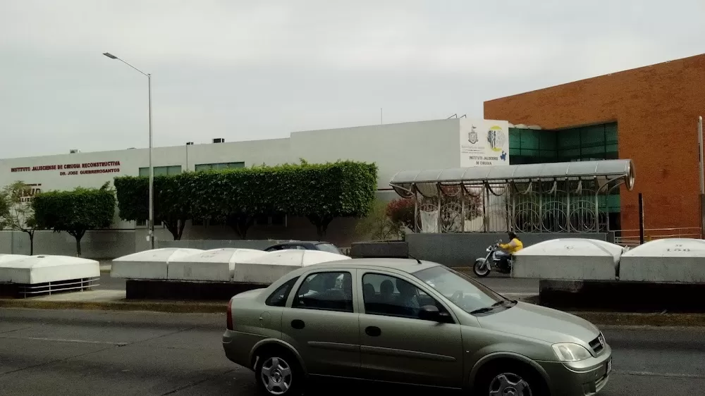 Jalisco Institute of Reconstructive Surgery - Photo 2