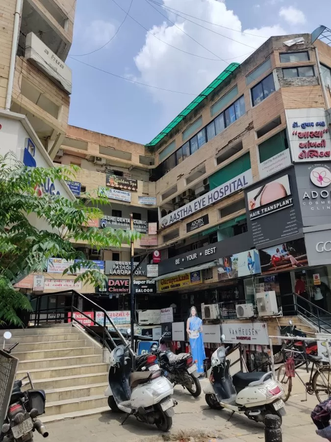 Dr. Tushar Bhatt – Refractive Surgeon | Cataract Surgery | Lasik Eye Surgeon | Keratoconus Eye in Satellite Ahmedabad - Photo 6