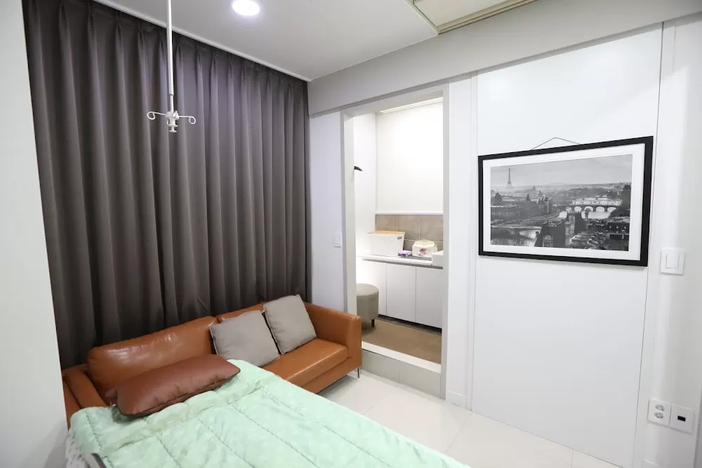 그랜드비뇨의학과 - Photo 5