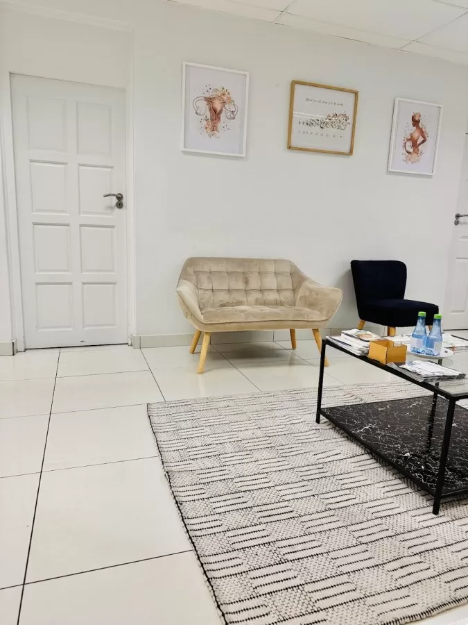 DR B NODADA OBGYN - Photo 8