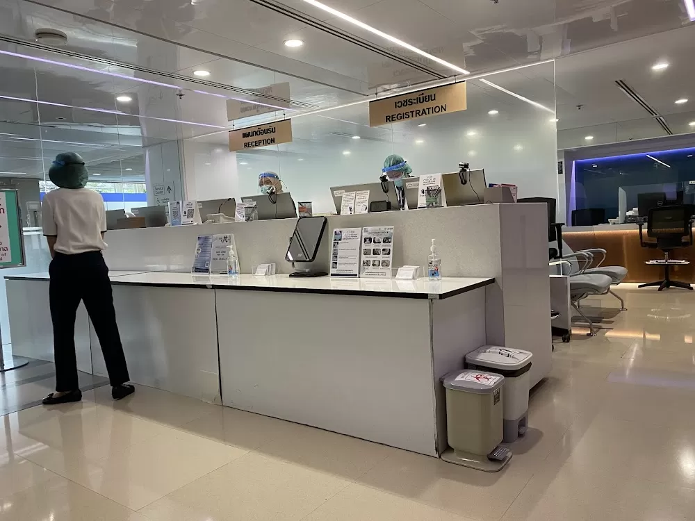 Rutnin Eye Hospital - Photo 3