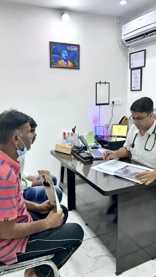 Dr Hareesh Pathak | Best Pulmonologist/Lungs Doctor in Bhopal | COPD TB Asthma Allergy Pneumonia Specialist - Photo 2