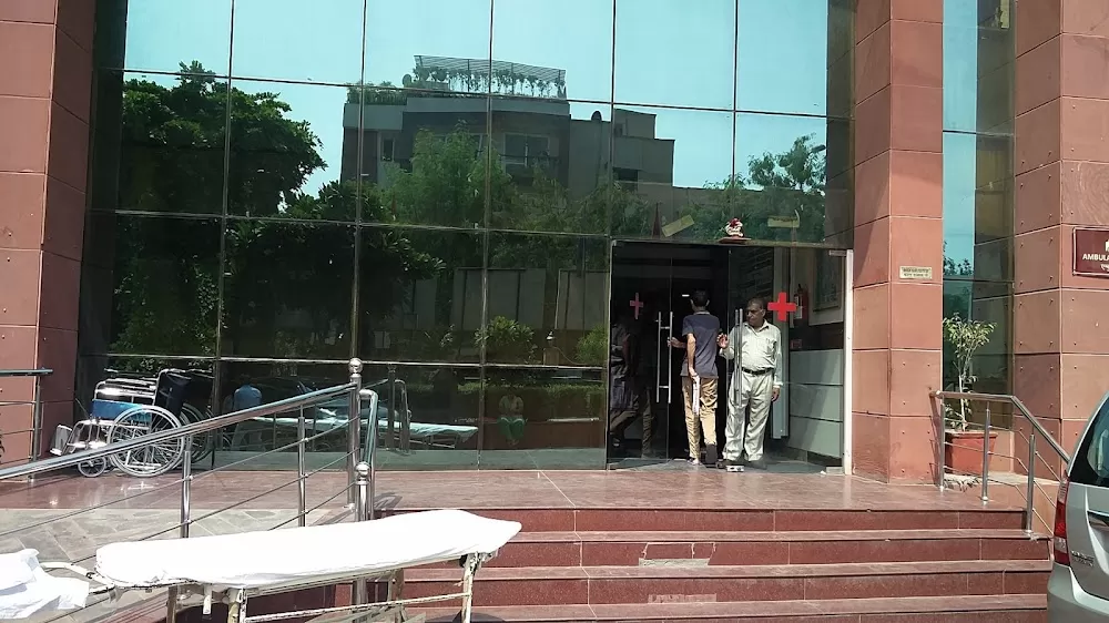 Metro Hospital & Cancer Institute: Best Cancer Hospital in Delhi Ncr, India | Cancer Treatment Hospital in Delhi NCR - Photo 2