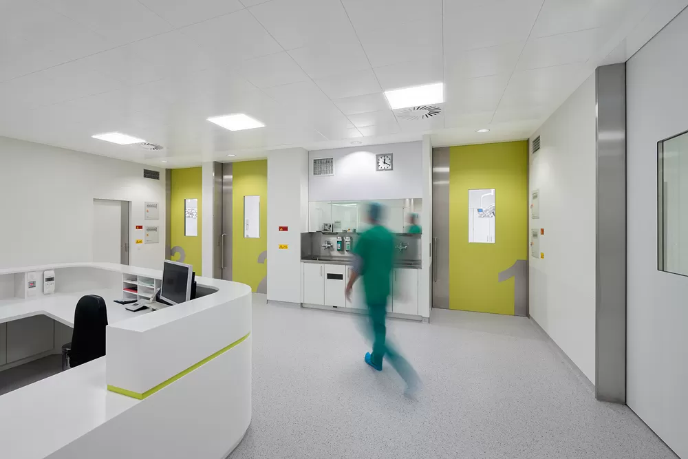 Klinik und Poliklinik für Mund-, Kiefer- und Gesichtschirurgie, Universitätsklinikum Heidelberg - Photo 3