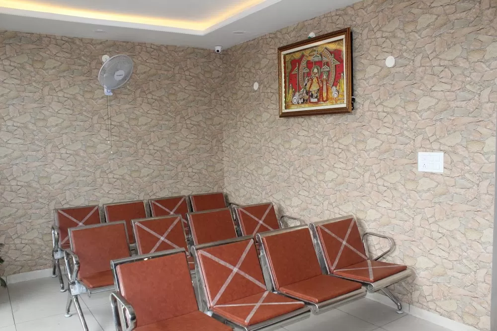 Puru Eye Hospital - Photo 3