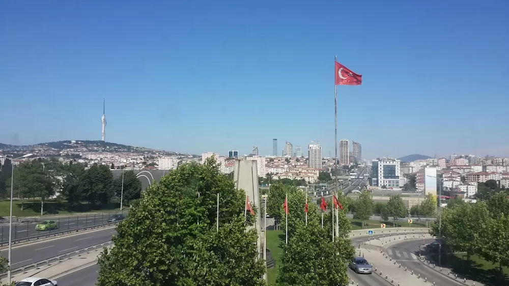 SBÜ Haydarpaşa Numune Eğitim ve Araştırma Hastanesi Sadık Eratik Göz Kliniği - Photo 4