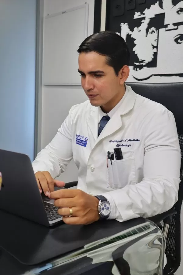Dr Miguel Ángel Hernández Rodríguez - Oftalmólogo - Photo 5