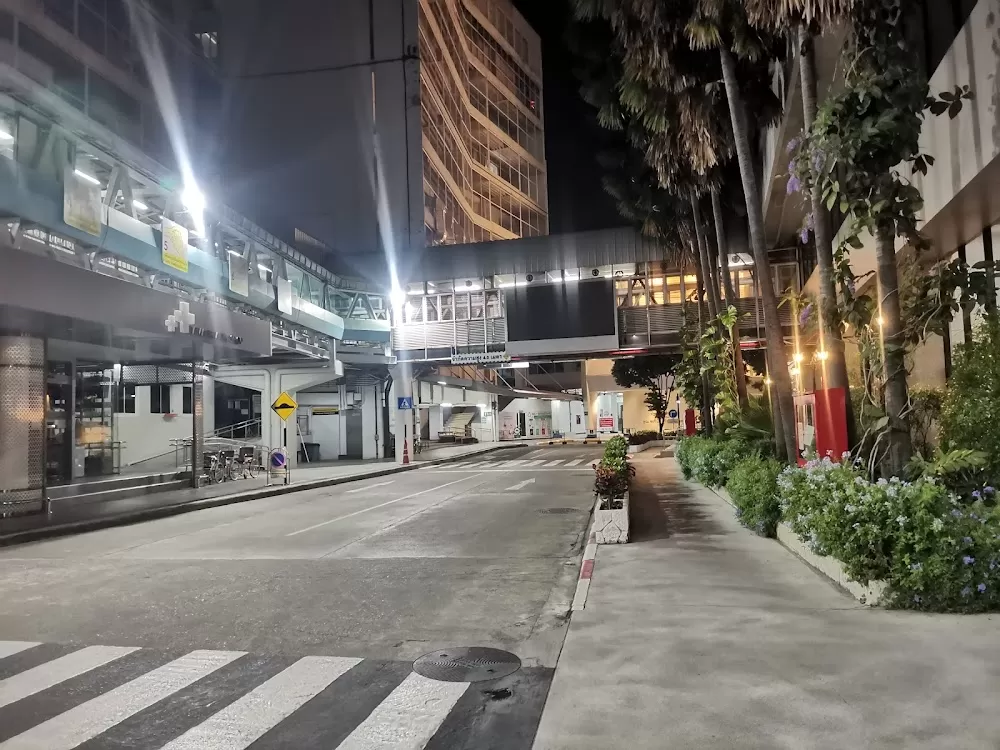 Queen Sirikit Medical Center - Photo 2