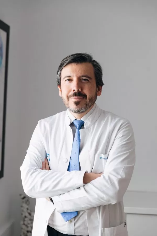 Dr. Juan Antonio Troyano Rivas: cirujano especialista en blefaroplastia - Photo 6