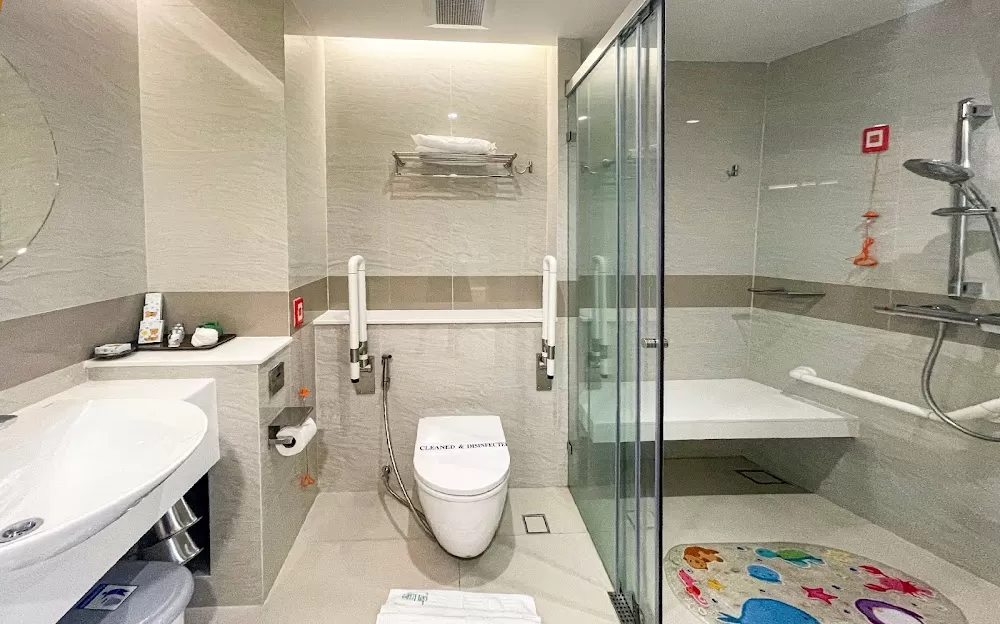 Samitivej Chonburi Hospital - Photo 3