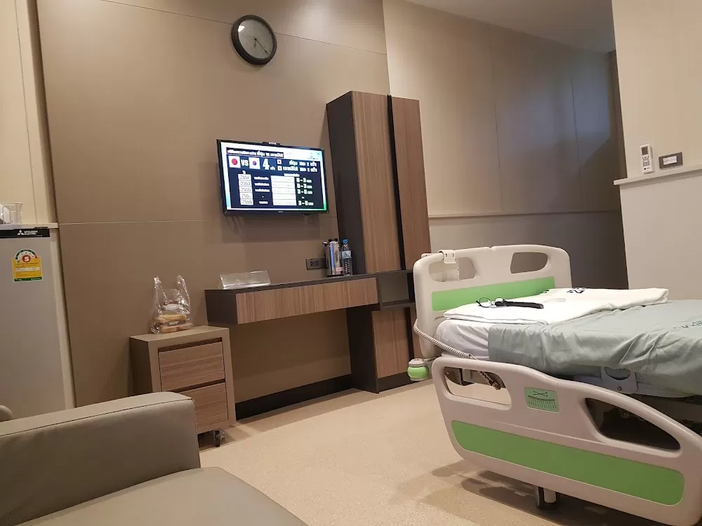 Samut Prakan Hospital - Photo 6
