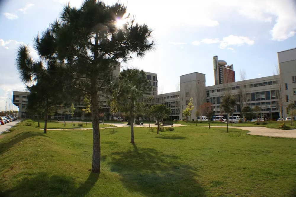 Institut Català d'Oncologia - Hospital Duran i Reynals - Photo 2