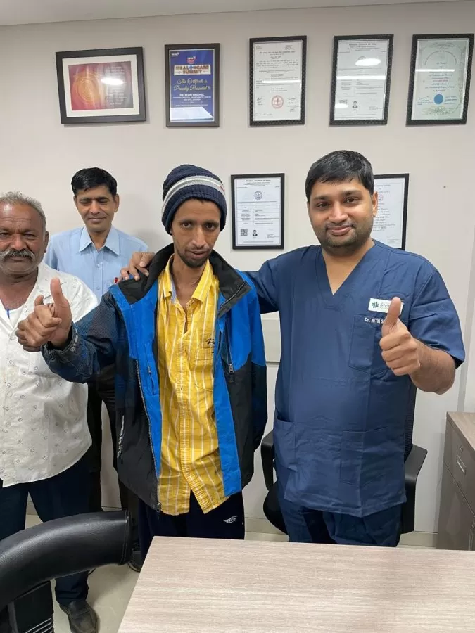 Dr. Nitin Singhal Robotic Cancer Surgeon - Photo 7