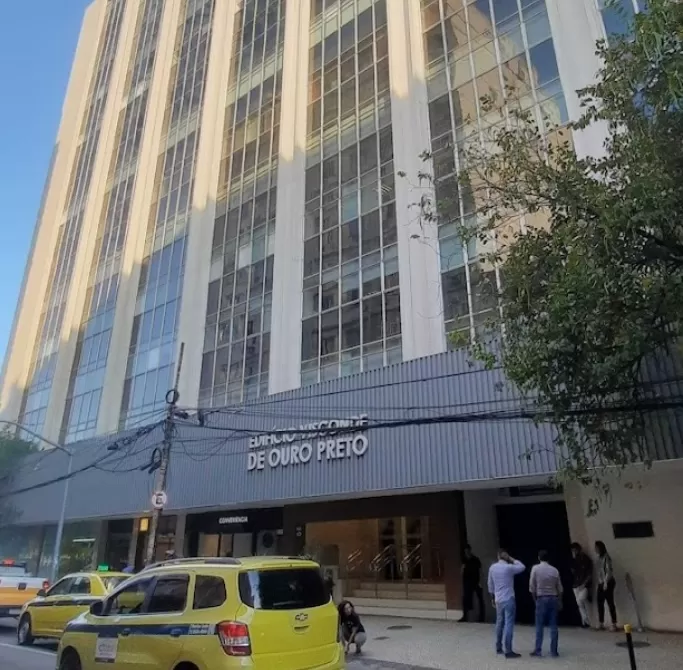 Dra. Monik Queiroz - Otorrino Botafogo - Photo 1
