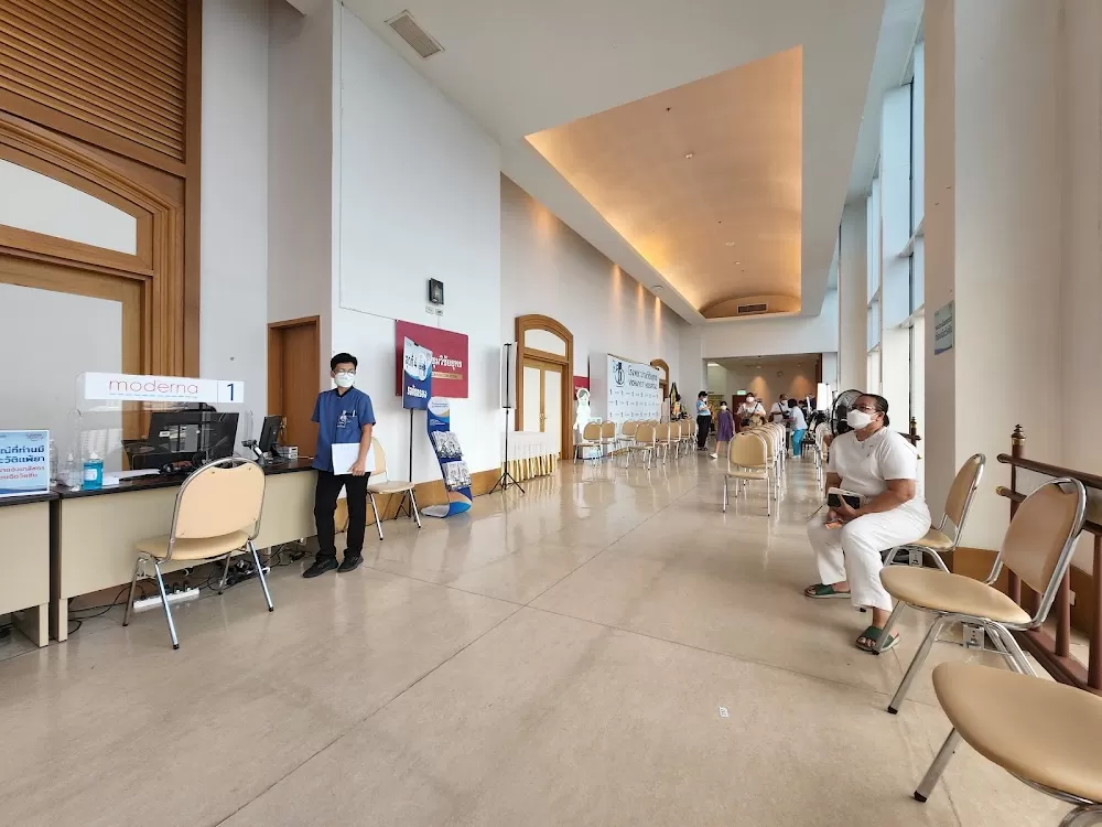 Vichaiyut Hospital - Photo 8