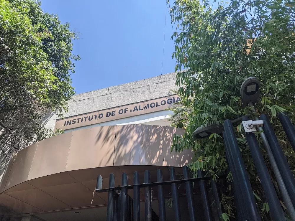 Instituto de Oftalmología FAP Conde de Valenciana, IAP Sede Centro - Photo 1