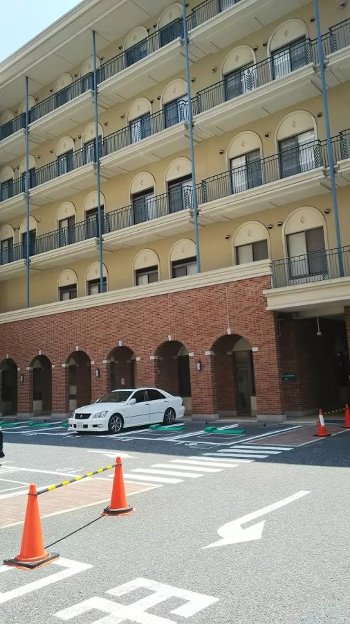 St.Barnabas Hospital - Photo 7