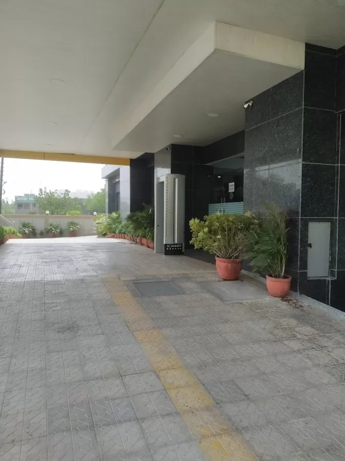 Kailash Hospital & Neuro Institute - Photo 2