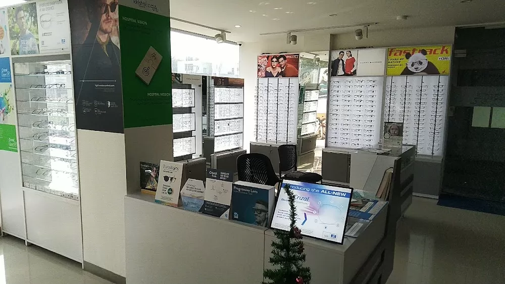 idrishti eye hospital - Photo 8
