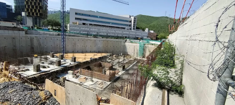 Torre de Especialidades Médicas - Hospital Ángeles Valle Oriente - Photo 1