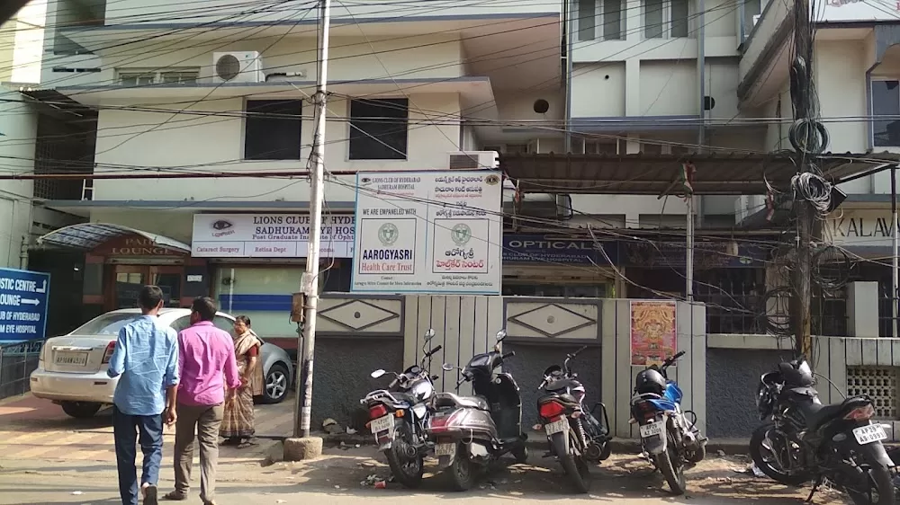 Sadhuram Eye Hospital - Photo 8