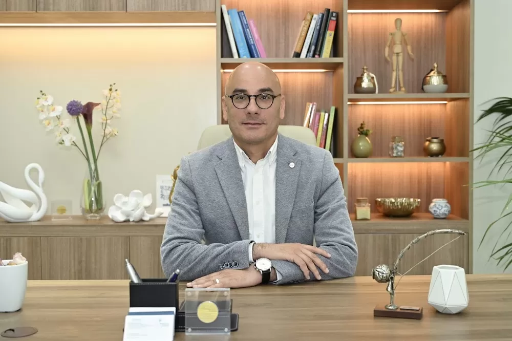 Dr Hussein Omar, Consultant Psychiatrist in Abu Dhabi | استشاري طبيب نفسي في أبوظبي - Photo 1