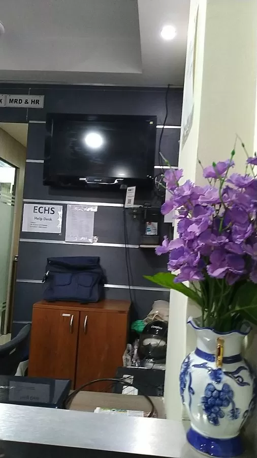 Prakash Eyecare & Laser Centre - Photo 2
