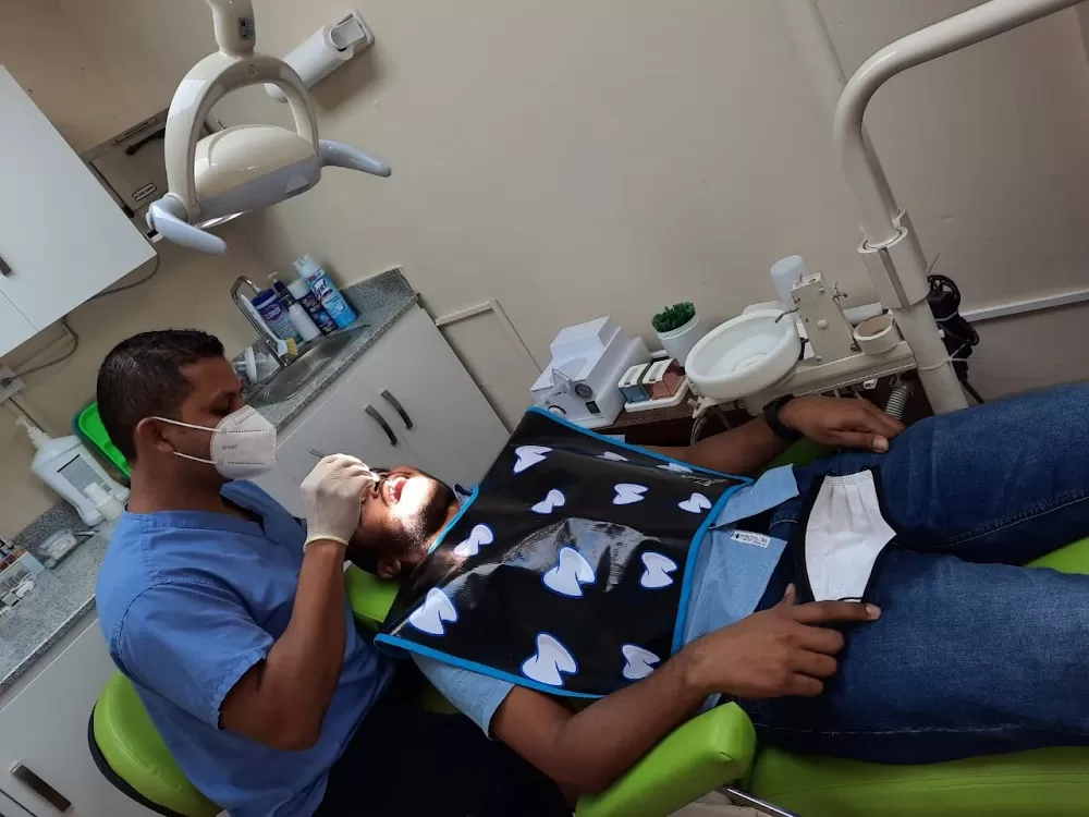 CENTRO MEDICO APOLAYO SANCHEZ /CLINICA DENTAL - Photo 1
