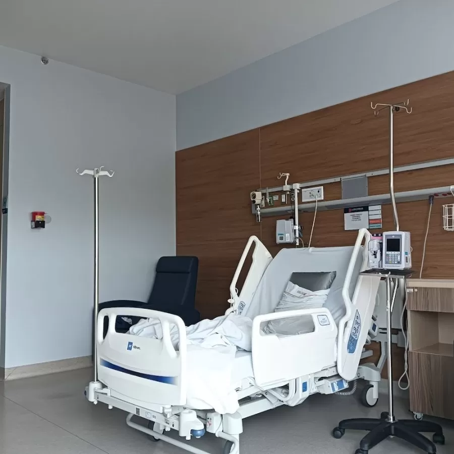 Los Cobos Medical Center 👍 - Photo 2