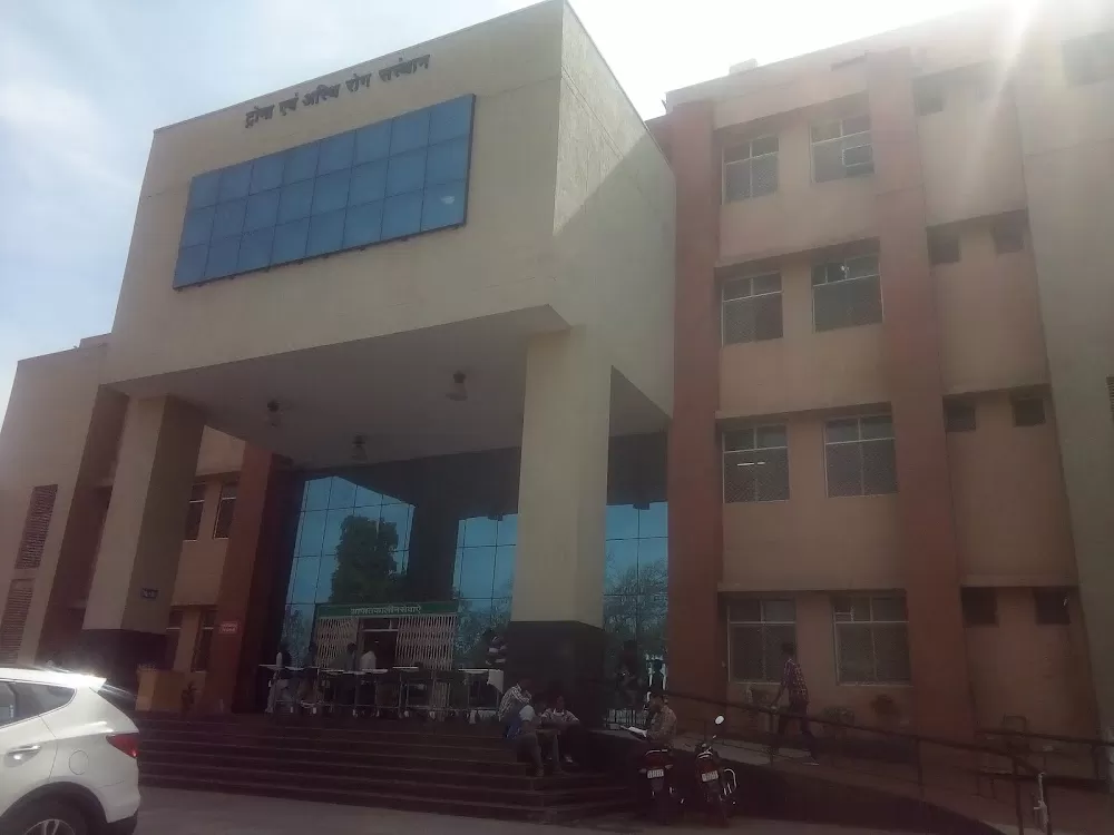 INSTITUTE OF TRAUMATOLOGY AND ORTHOPEDICS S. M. S. HOSPITAL JAIPUR - Photo 3