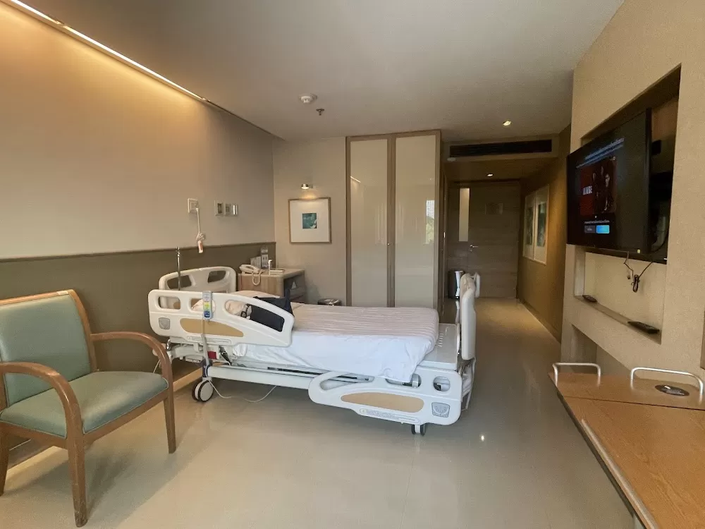 Rutnin Eye Hospital - Photo 2