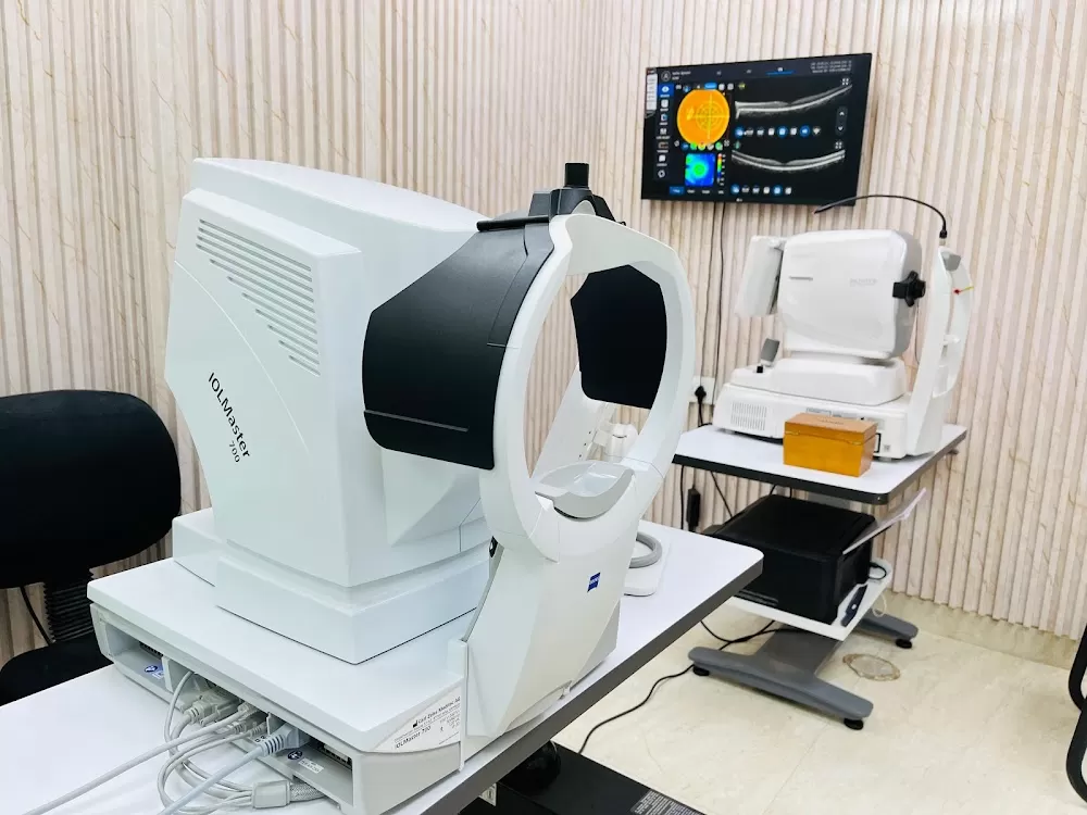 Prakash Eye Hospital and Laser Center - Photo 4