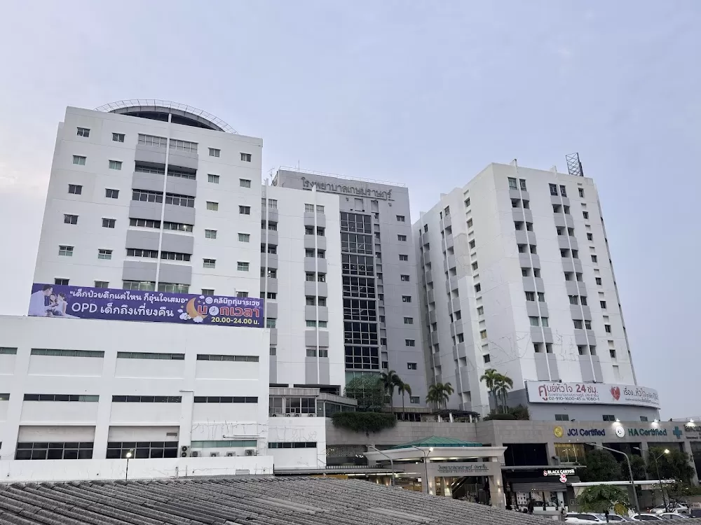 Kasemrad Prachachuen Hospital - Photo 2