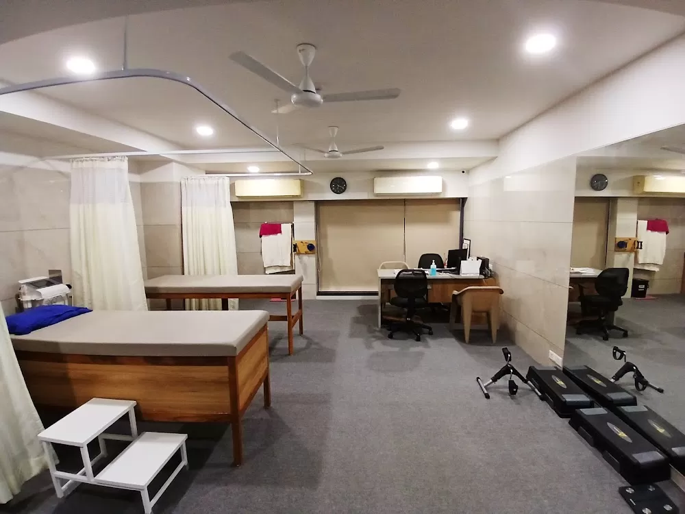 𝗞𝗿𝗶𝘀𝗵𝗻𝗮 𝗖𝗲𝗻𝘁𝗿𝗲 - Best Joint Replacement Hospital in Vadodara - Photo 5