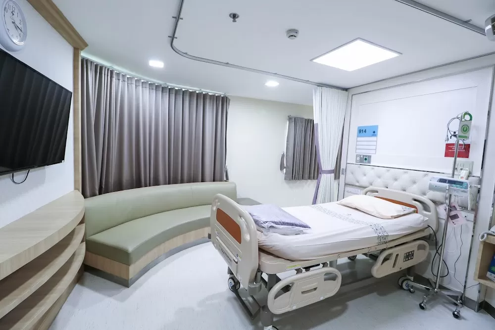 Synphaet Ramintra Hospital - Photo 2
