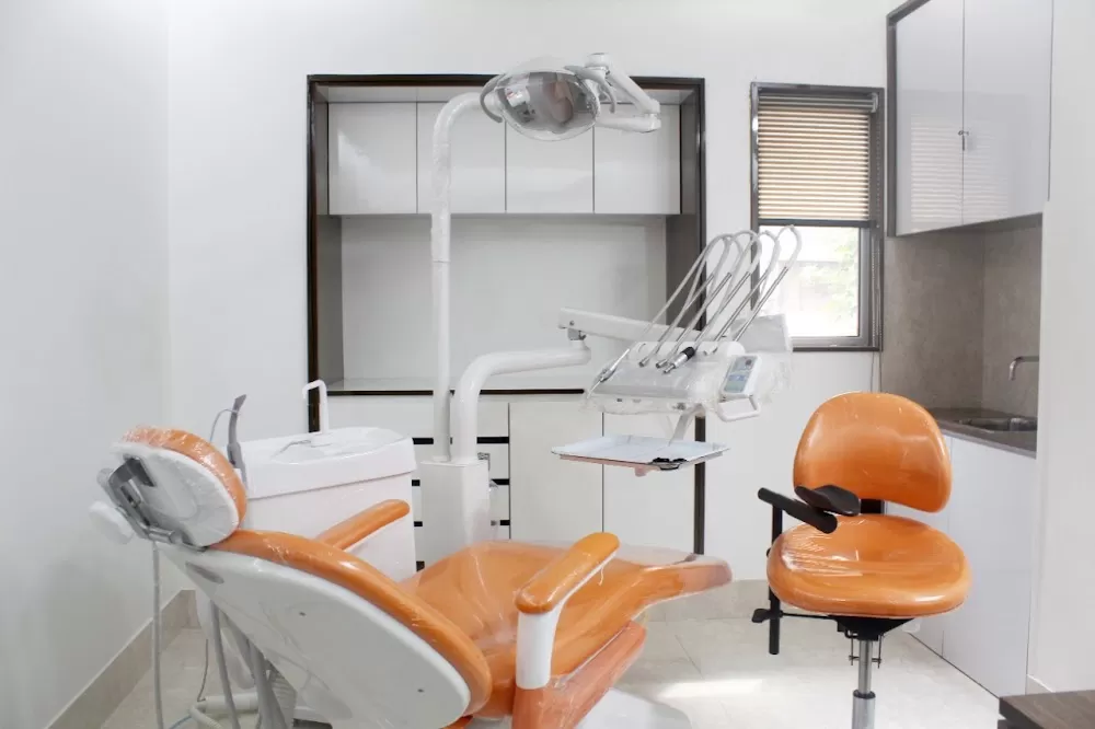 Apollo Clinic, Vivekananda Road Offers MRI, CT Scan, Ultrasound, X-Ray, FibroScan, Dermatology, EEG, Dental, and Blood Test - Photo 5