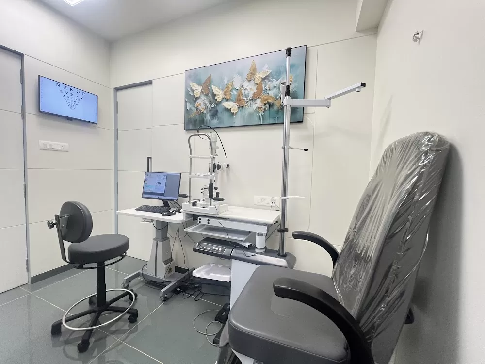 Dr. Arpit Anil Shah | Shriram Super Speciality Eye Hospital | Eye Doctor in Nashik - Photo 6