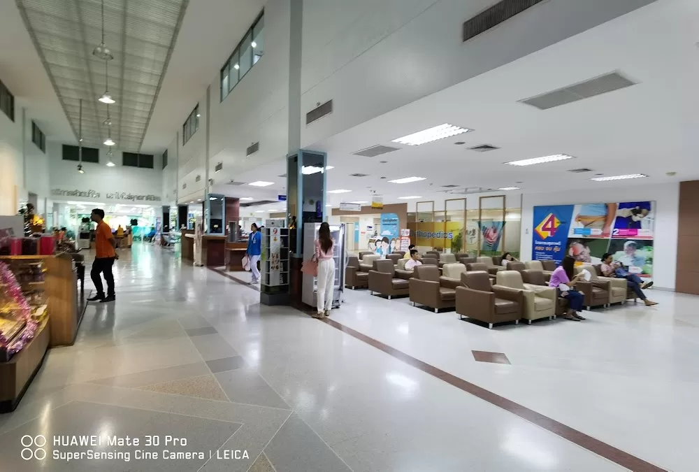 Thonburi Thawiwatthana Hospital - Photo 2