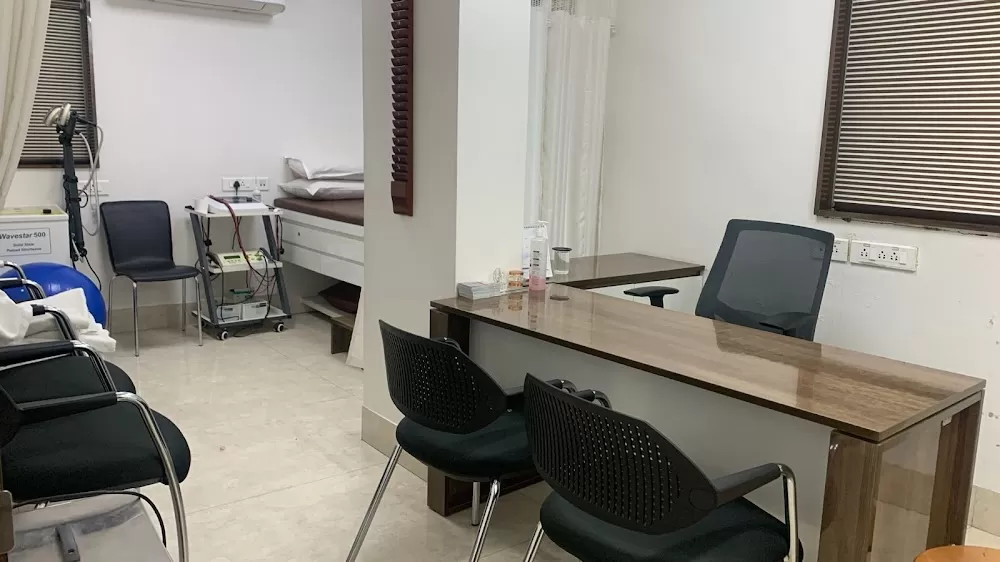 Apollo Clinic, Vivekananda Road Offers MRI, CT Scan, Ultrasound, X-Ray, FibroScan, Dermatology, EEG, Dental, and Blood Test - Photo 8