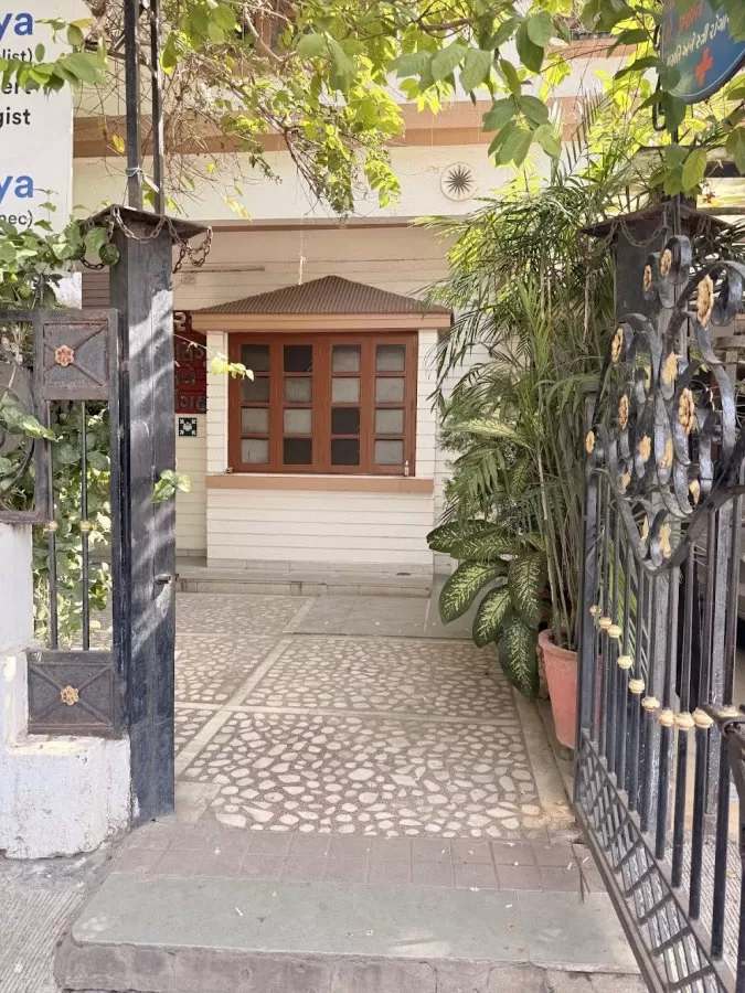 Paras Advanced Center For Fetal Medicine - Gynaecologist in Naranpura - Photo 3