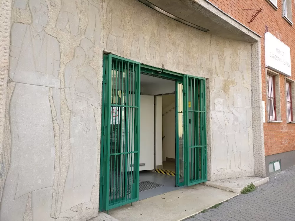 Visegradi street Adult Health Centre - Photo 8