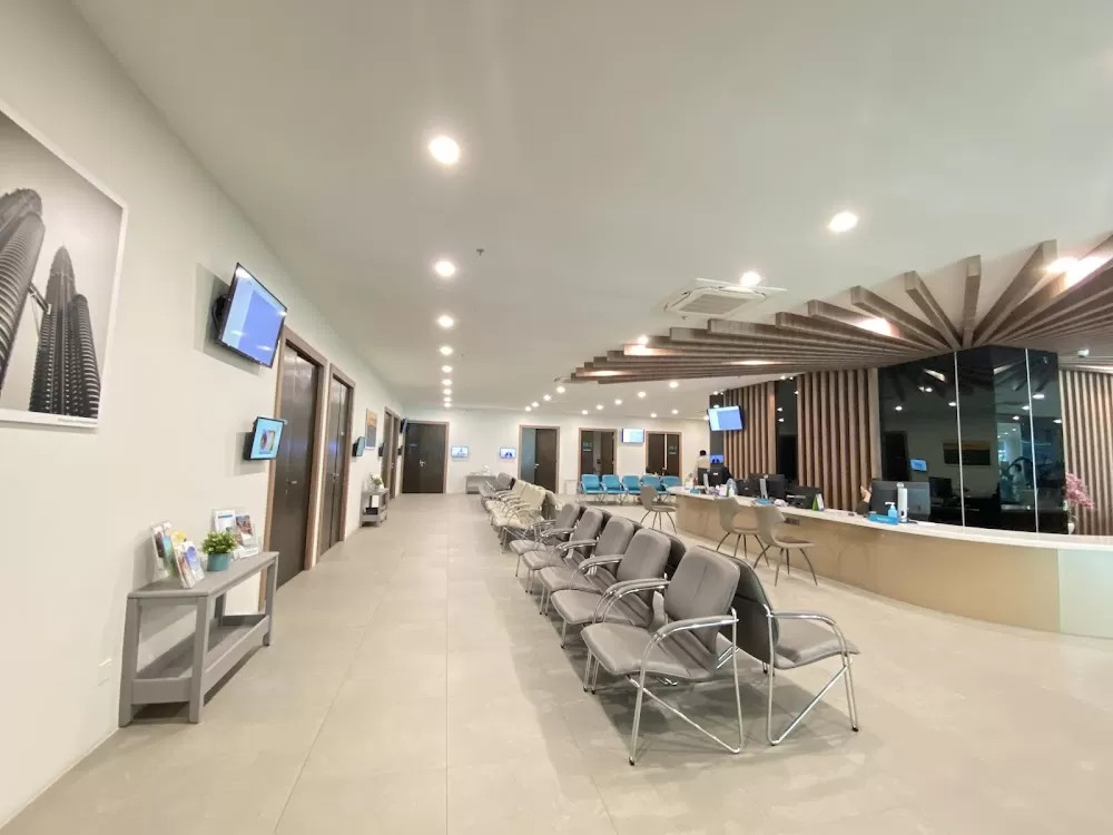 OasisEye Specialists - Photo 6