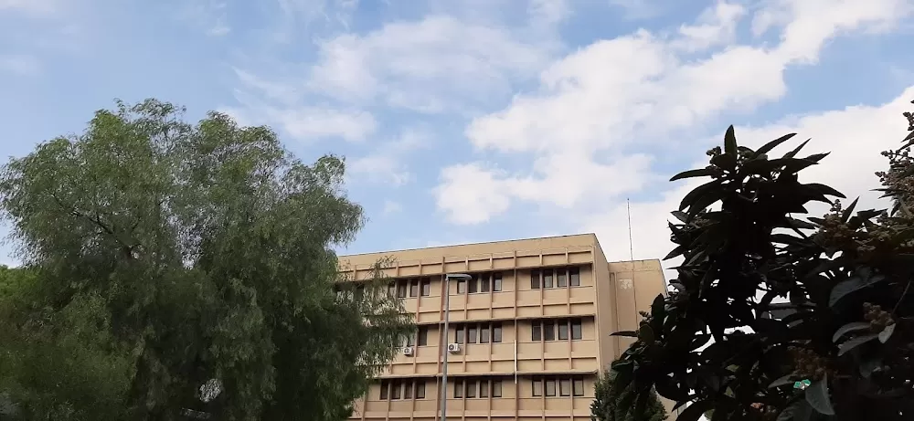 Dokuz Eylül Üniversitesi Onkoloji Enstitüsü ve Muzaffer M. Kayhan Onkoloji Hastanesi - Photo 1