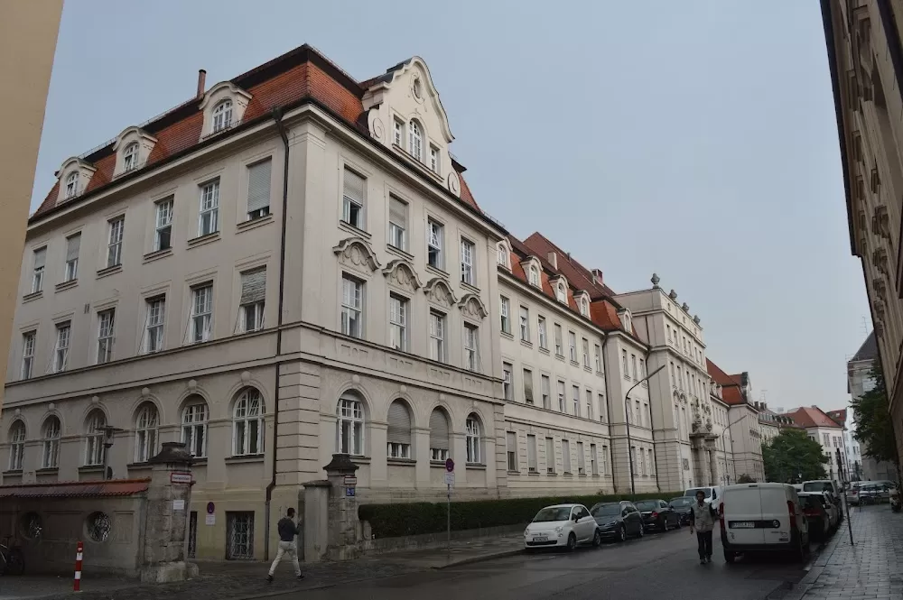 Endokrinologie, Nephrologie und weitere Sektionen - Photo 1