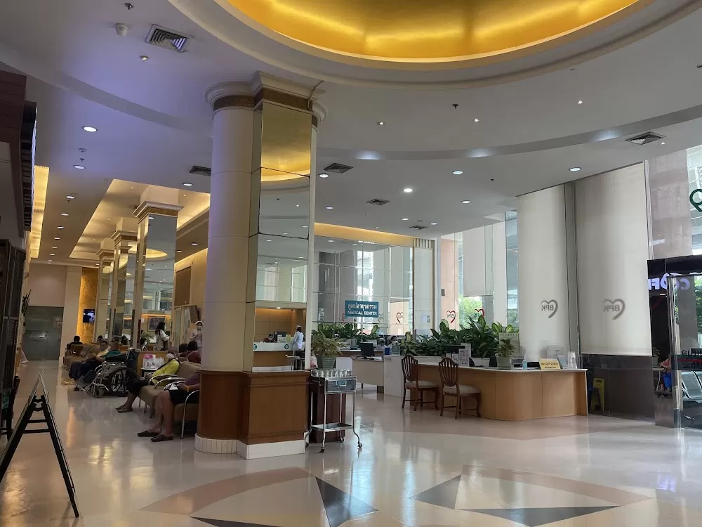 Bangpakok 9 International Hospital - Photo 3
