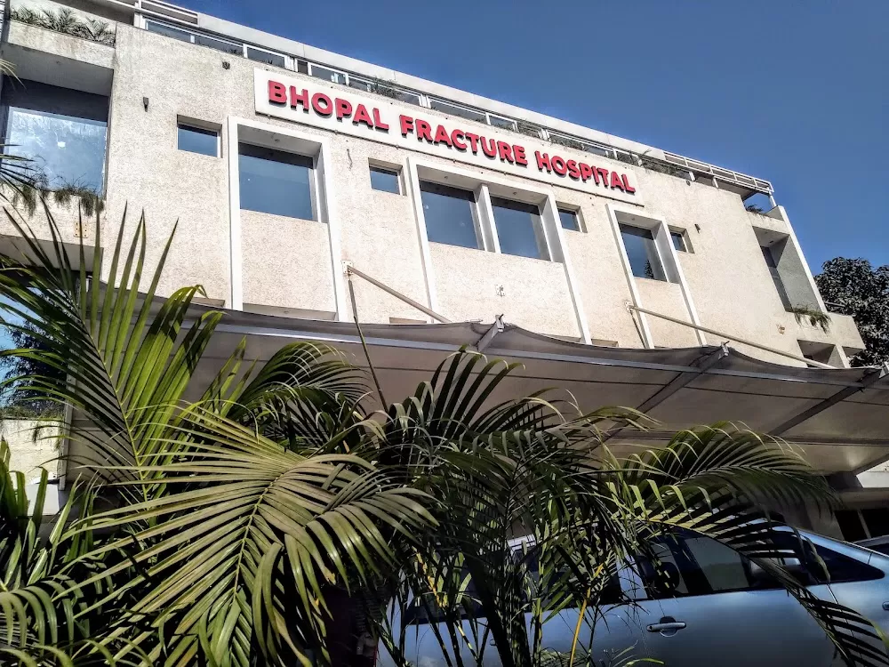 Bhopal Fracture Hospital - Best Orthopaedic Hospital | Trauma | Neurosurgery | Plastic Surgery | Gynaecology - Photo 3